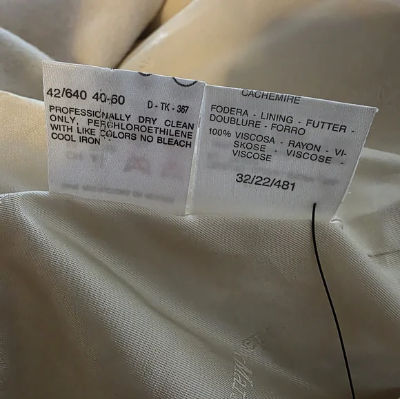 Max Mara HOT ITEM! The ORIGINAL Double Breasted Icon Coat in Neutral. Sz 6/38.